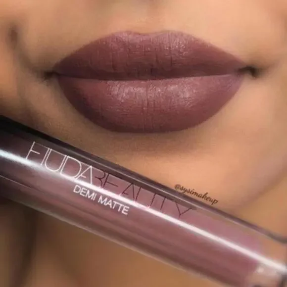 HUDA BEAUTY Demi Matte Cream Liquid Lipstick in Révolutionnaire - Picture 3 of 4